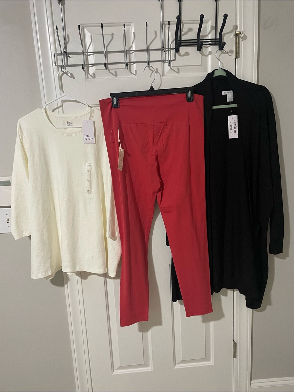 Ladies Red Ponte Slim Leggings 3x with Bella Rodriguez 3x cardigan sweater duste